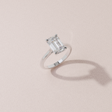 Alliance solitaire émeraude - or blanc