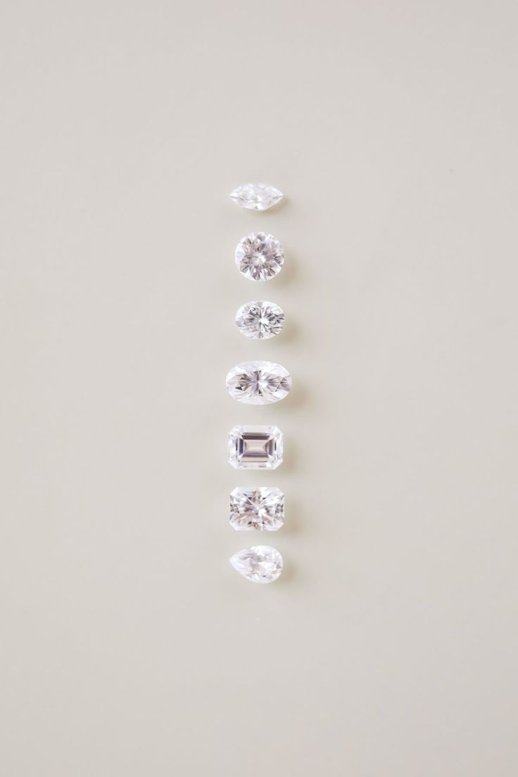 Diamants de laboratoire de différentes tailles