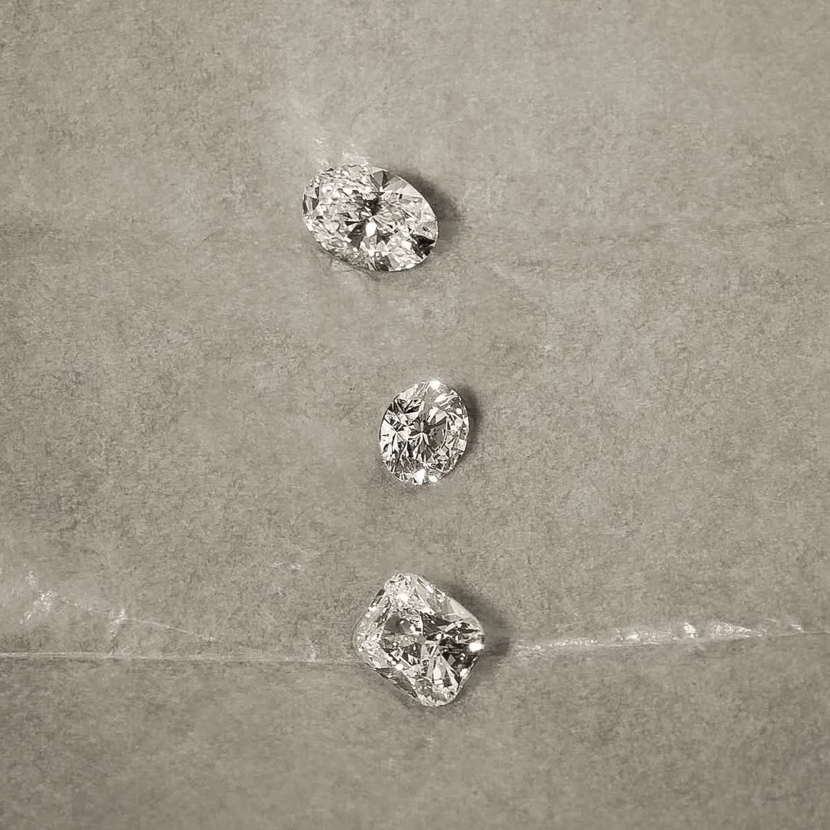 Trois diamants de laboratoire